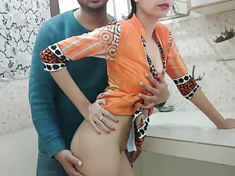 Insane hotelier plows Indian Bhabhi's cock-squeezing cunt in the caboose