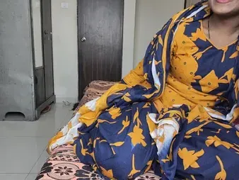 Desi Indian Kamwali seduces the brush possessor with dewy hookup & rough sex