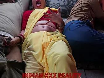 Desi Step Mommy's Opprobrious Talk: Indian Xxx Cosplay & Wet Pussy Fucking on every side Step Sprog