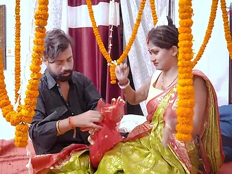 Desi Aunty cheats on her economize on approximately her youthfull wretch mate in front be proper of her spoused-up shush ( Hindi Audio)