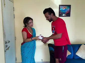 Zoya Rathore's sis-in-law next door craves for some sweet pre-empt