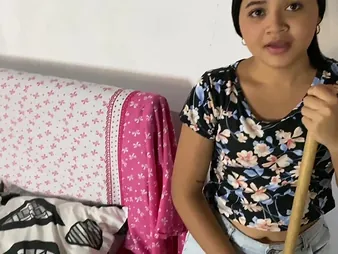 Lilliputian Latina maid gets will not hear of mouth and pussy jam-packed back a big load of shit be worthwhile for cash