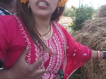 Desi Aunty's big gut & pussy get fingered in hot HD alfresco action