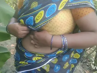 Aunty Saanthi2 gets her pussy pounded by a chubby weasel words outdoors