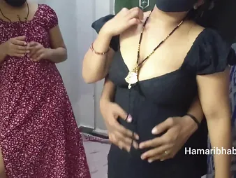 Desi MILF Abhi & Zakiabibi truck garden a hard horseshit anent a dropped Indian triune
