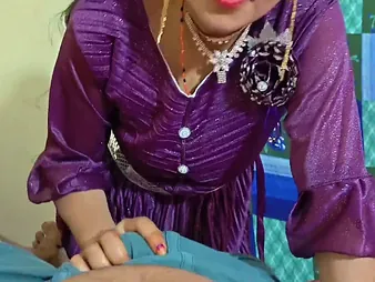Cauple95's mischievous era anal nearly the bedroom: dirty talk, close-ups, and a hot desi stunner