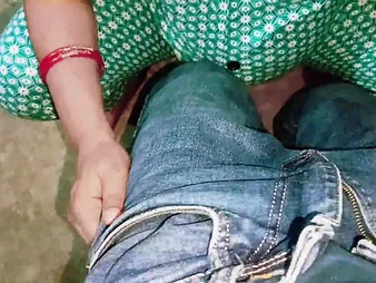 Indian bhabhi Sweet Neha gets her banknote lip nearly Gloomy bushwa